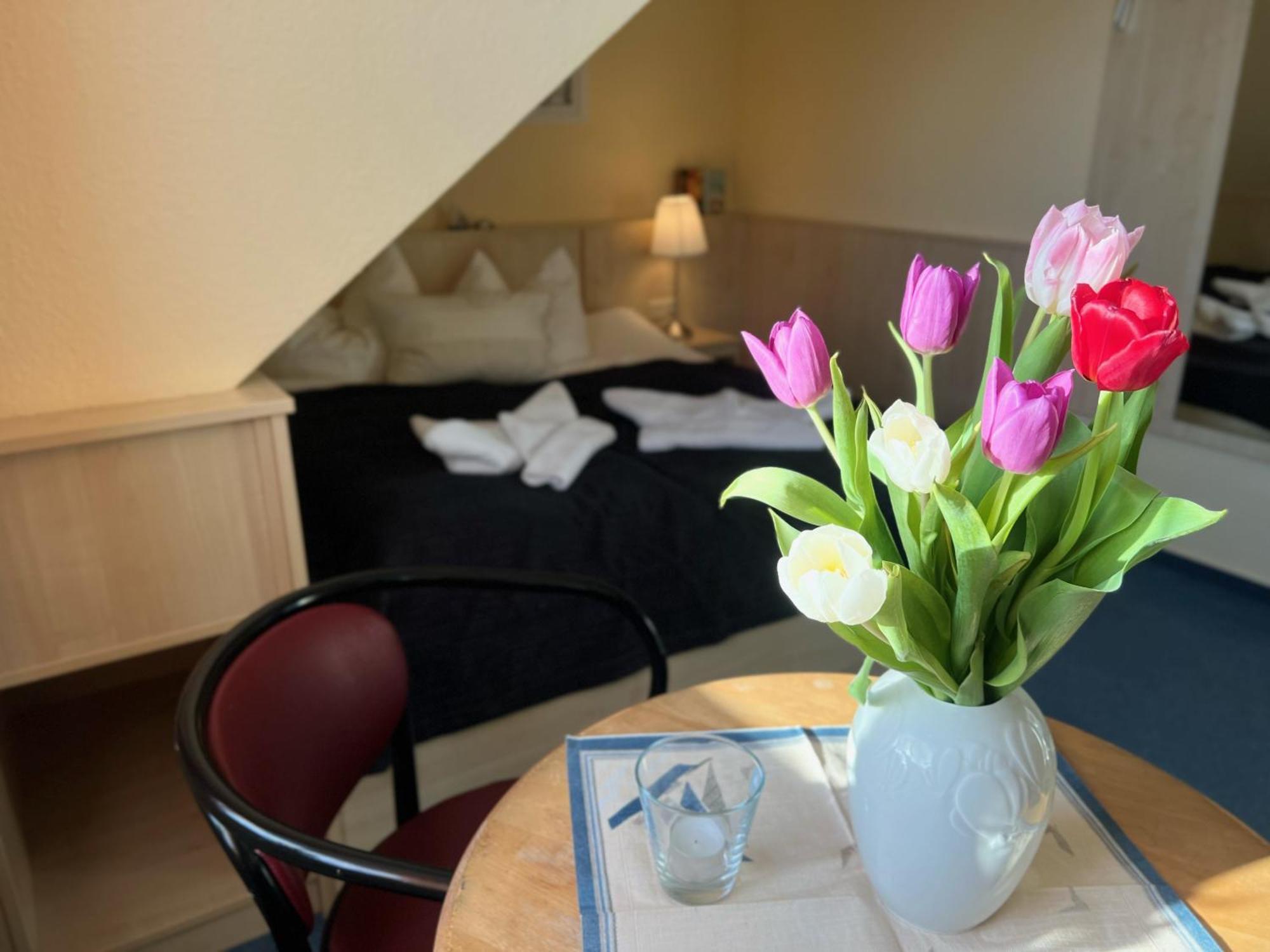 Hotel-Pension Zur Mole Wiek auf Rügen エクステリア 写真